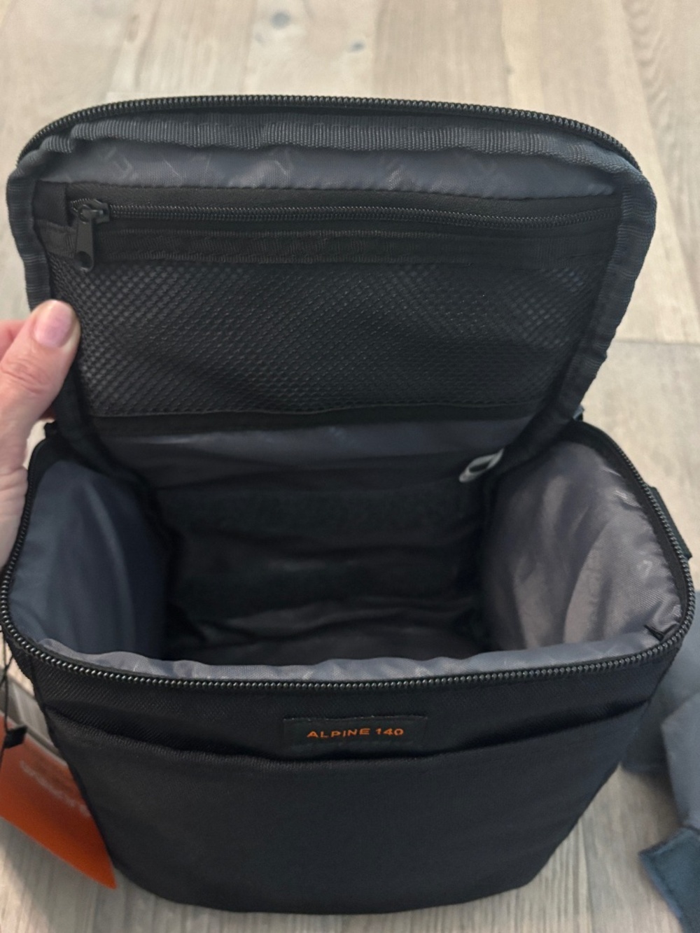 Slinger Alpine 140 Camera Bag - Black - Picture 7 of 11